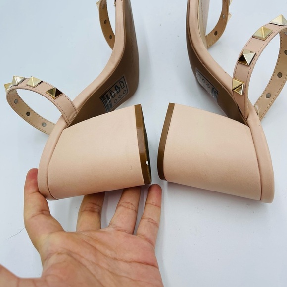 Qupid Nude Single Stud Double Strap Boxy Heels - Picture 4 of 8